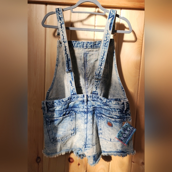 NWT Distressed Roxy Overall Shorts - Picture 5 of 9